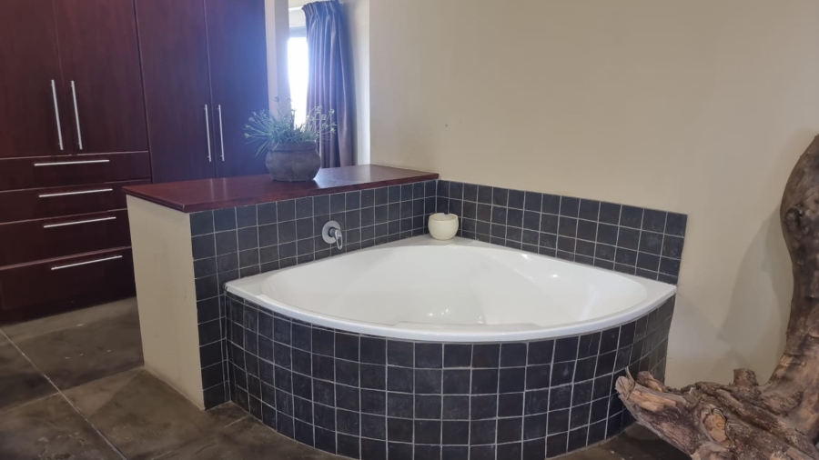 6 Bedroom Property for Sale in Merryhill Eastern Cape
